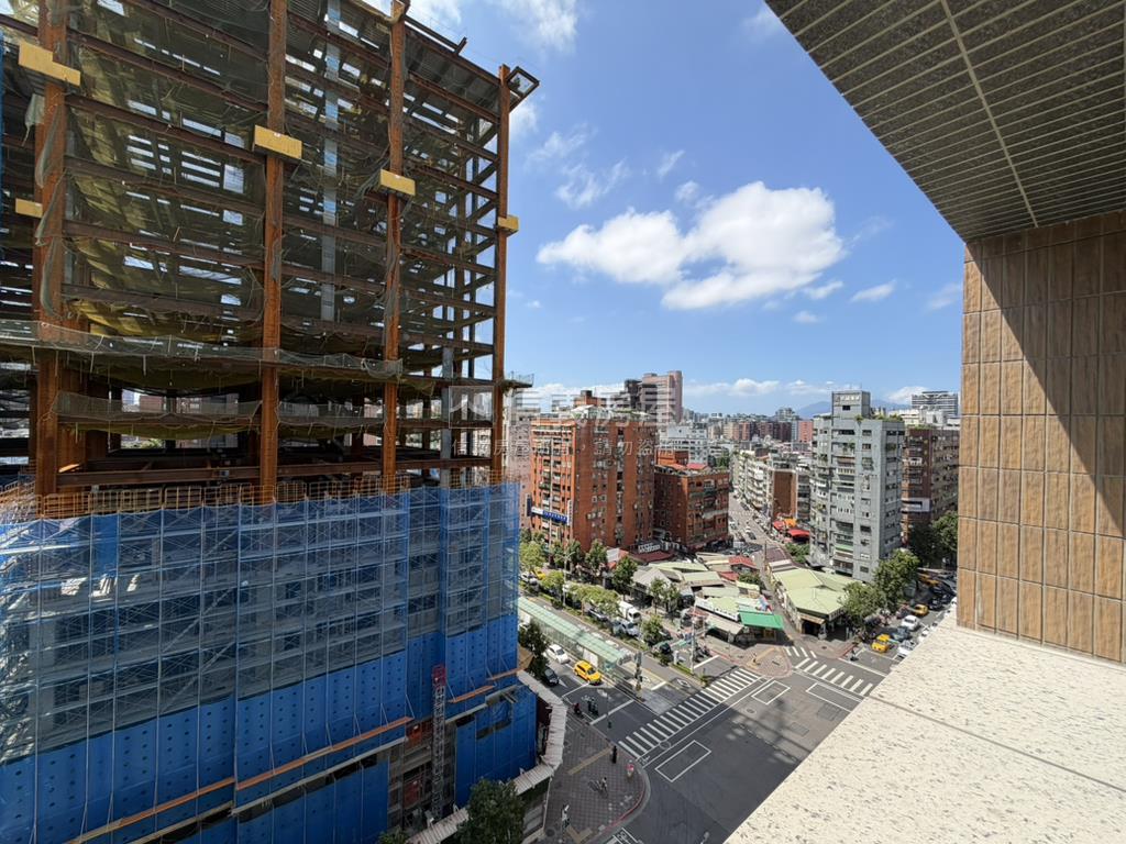 全坤１０１高樓２房帶車位房屋室內格局與周邊環境