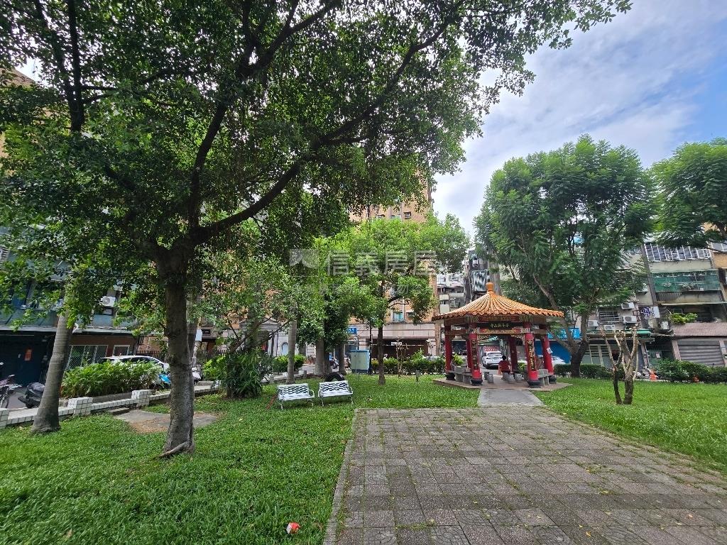 六張公園裝潢三房兩衛房屋室內格局與周邊環境