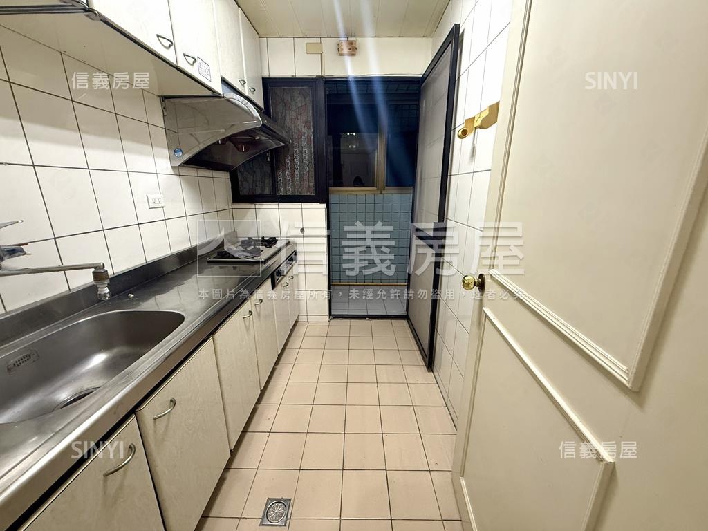 忠福美三房Ｂ１平面大車位房屋室內格局與周邊環境