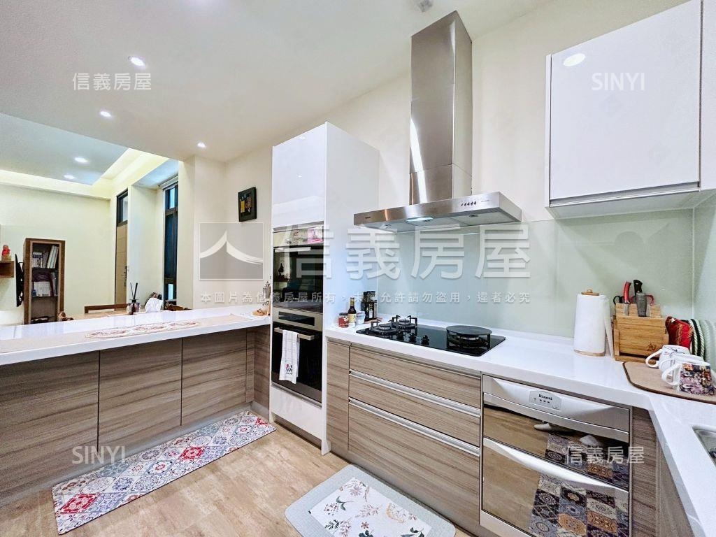 大面寬朝南獨棟社區型別墅房屋室內格局與周邊環境