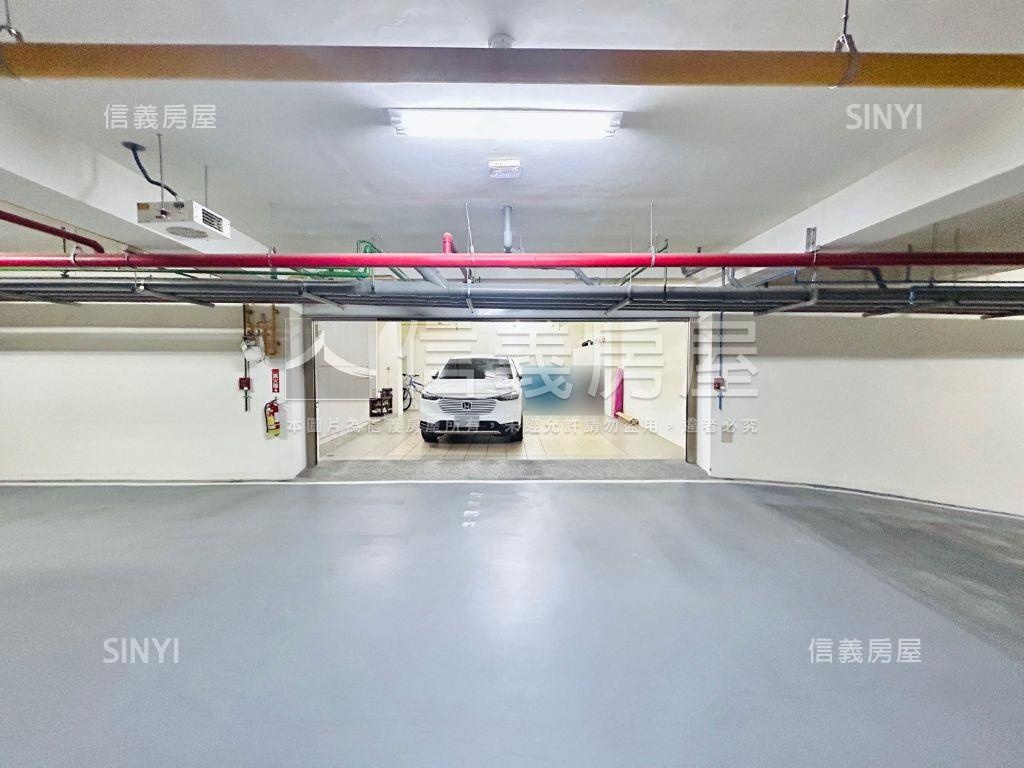 大面寬朝南獨棟社區型別墅房屋室內格局與周邊環境