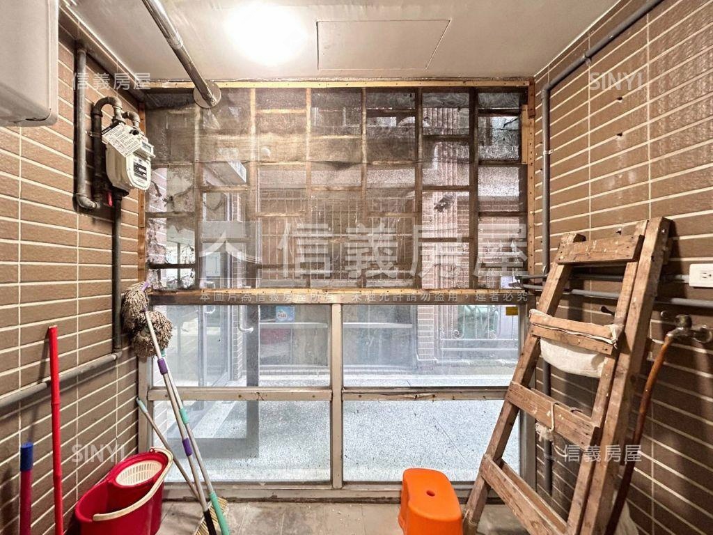 康橋法國小鎮一樓庭院戶房屋室內格局與周邊環境