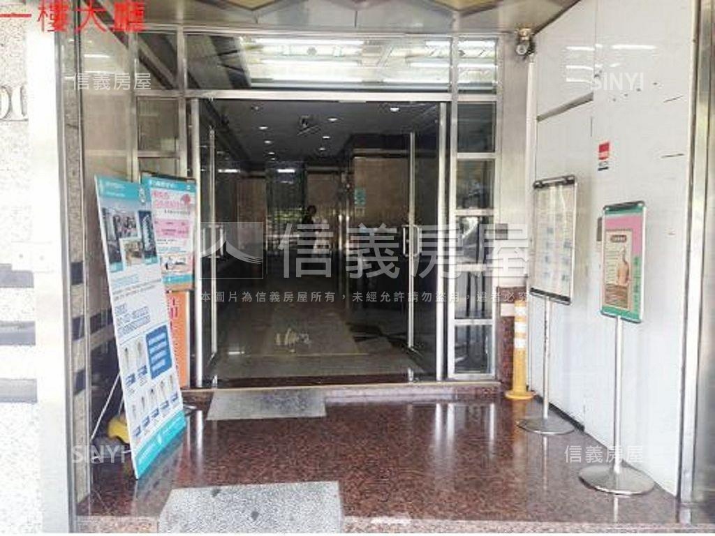 面艋舺公園邊間辦公大樓房屋室內格局與周邊環境