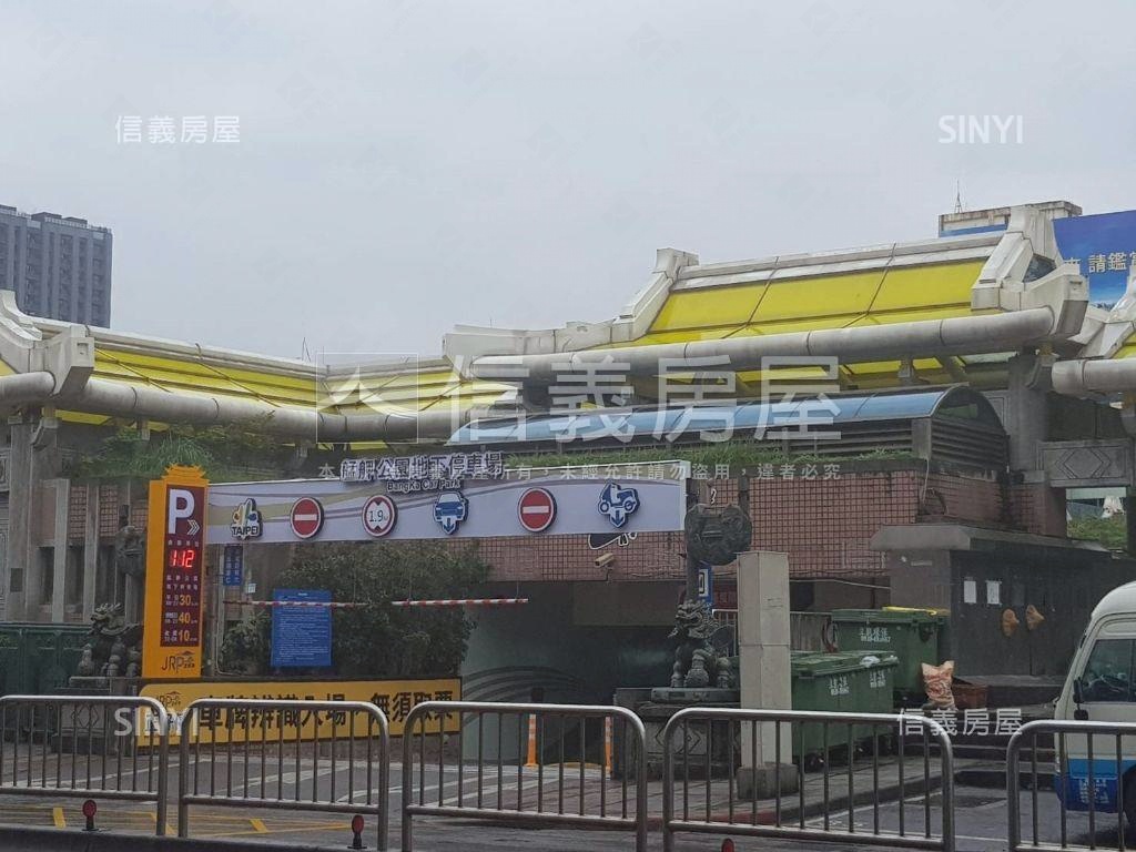 面艋舺公園邊間辦公大樓房屋室內格局與周邊環境
