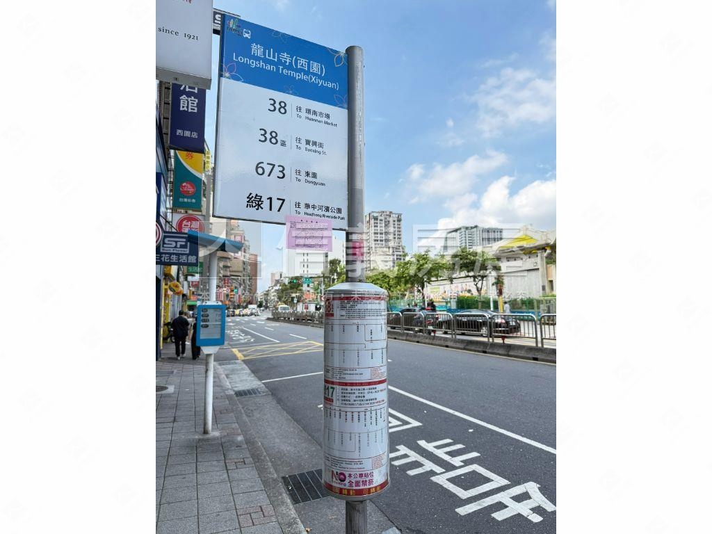 龍山寺捷運面綠樹辦公大樓房屋室內格局與周邊環境