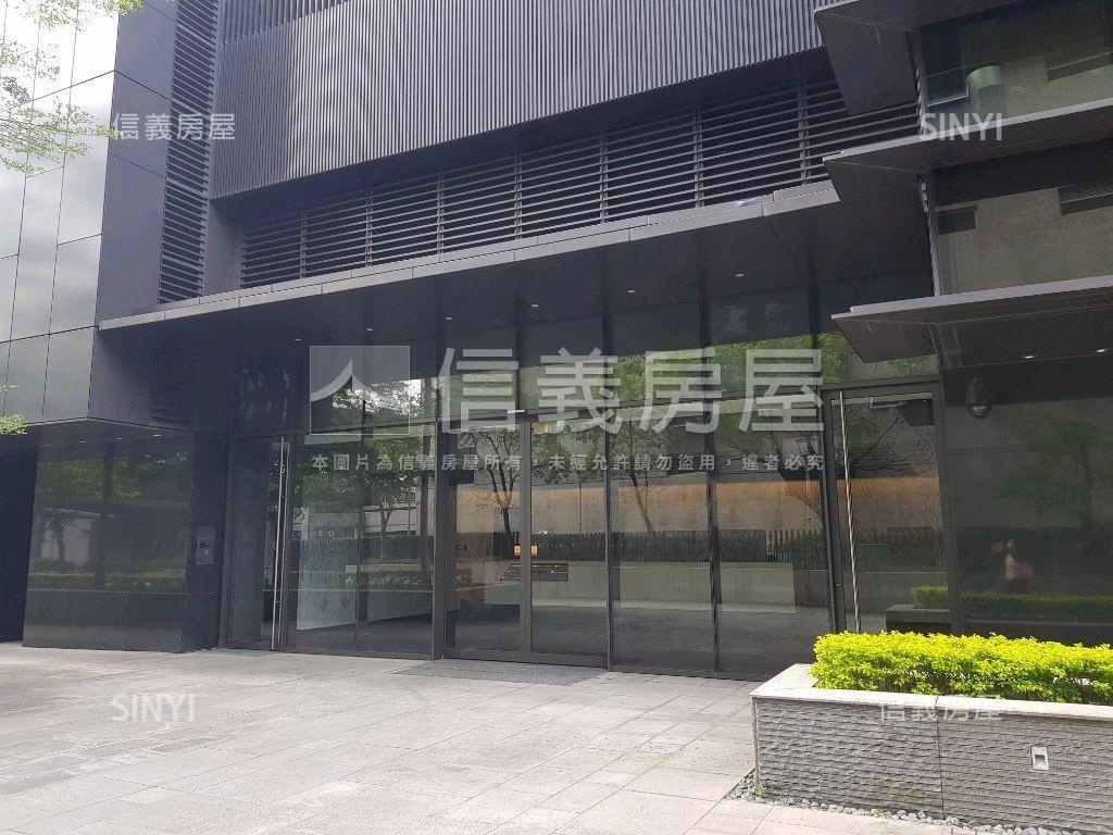 宏普經貿１１４坪收租房屋室內格局與周邊環境