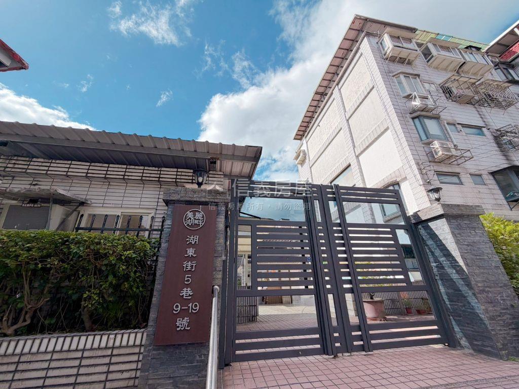 美麗湖畔。湖光映景雅緻宅房屋室內格局與周邊環境