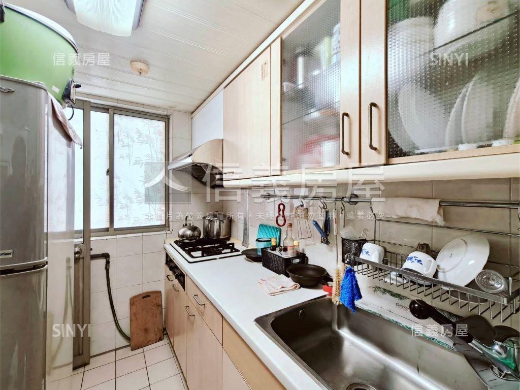 力霸山河兩房車位房屋室內格局與周邊環境