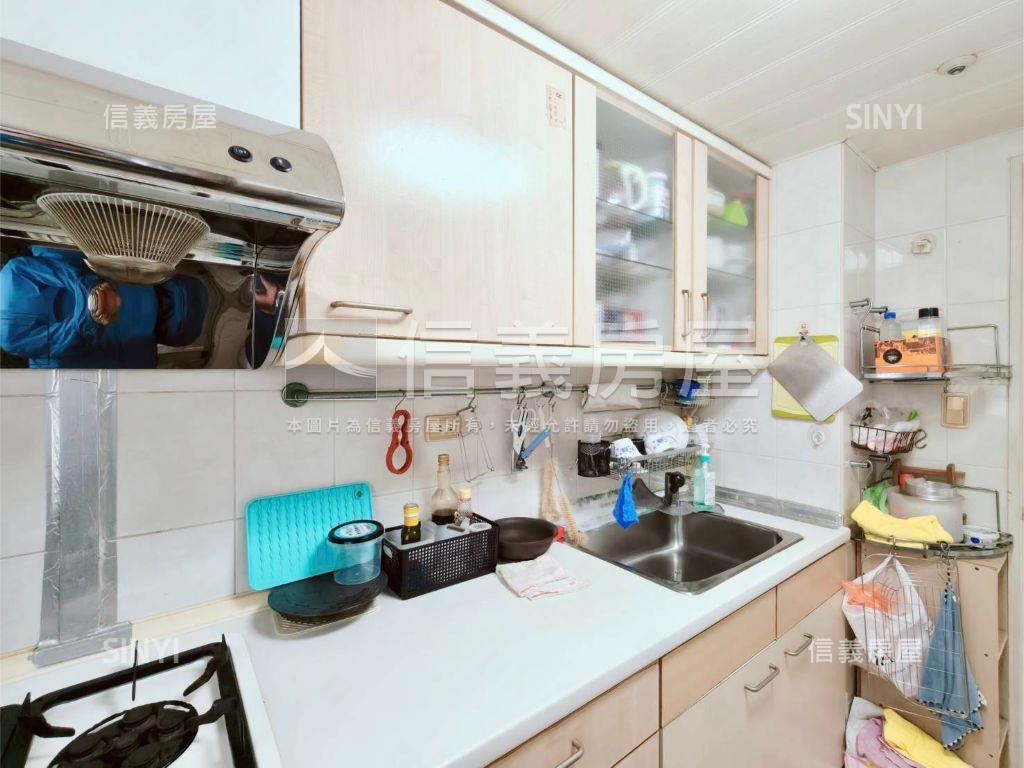 力霸山河兩房車位房屋室內格局與周邊環境