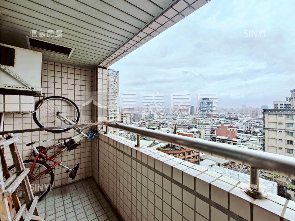 力霸山河兩房車位房屋室內格局與周邊環境