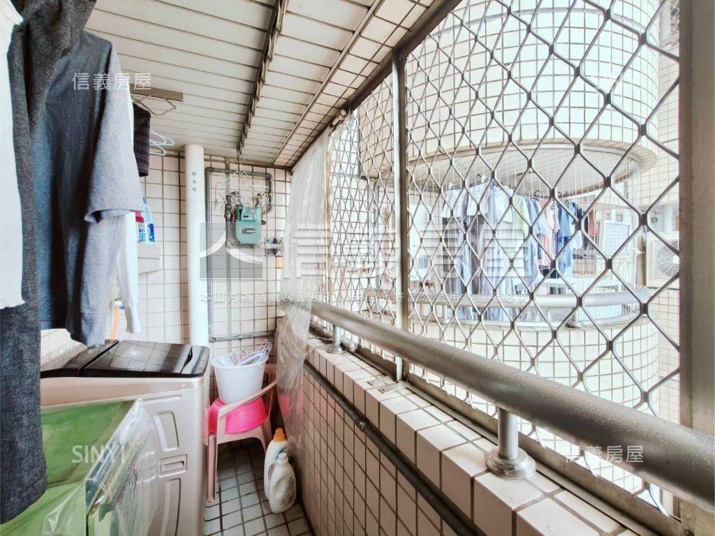 力霸山河兩房車位房屋室內格局與周邊環境