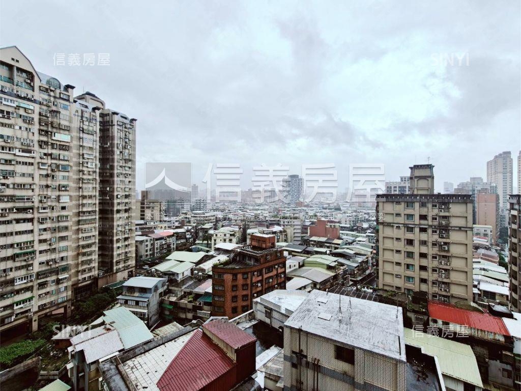 力霸山河兩房車位房屋室內格局與周邊環境