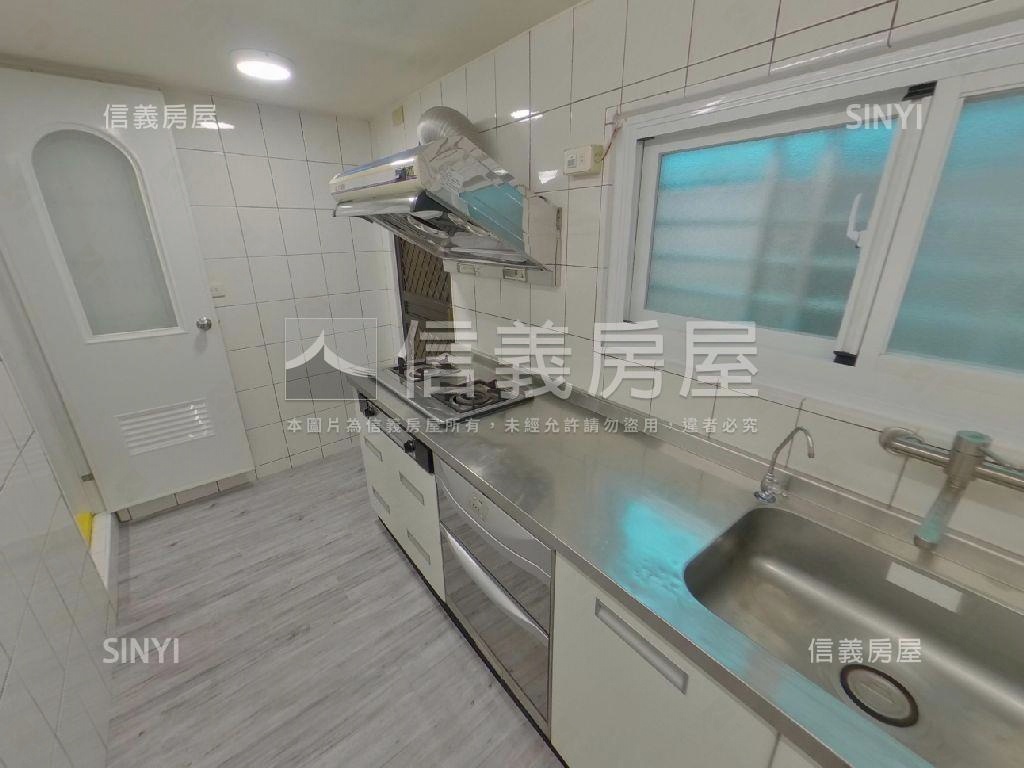 正順街正街裝潢美透天房屋室內格局與周邊環境