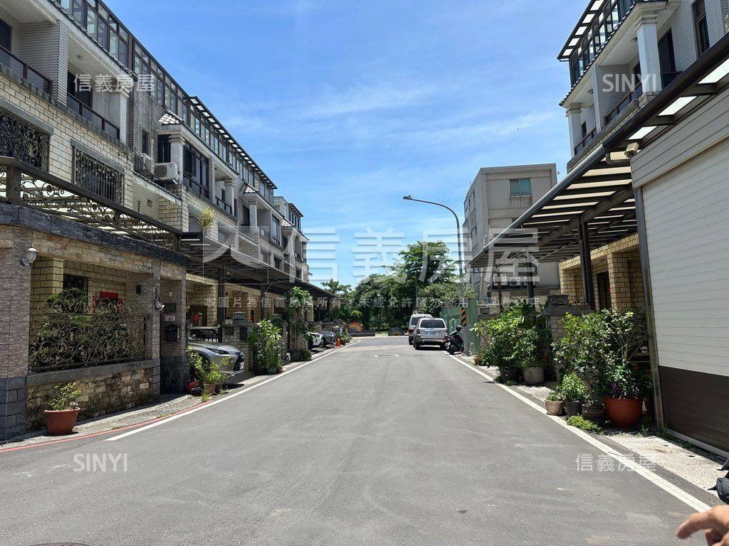 校前路前庭停車別墅房屋室內格局與周邊環境