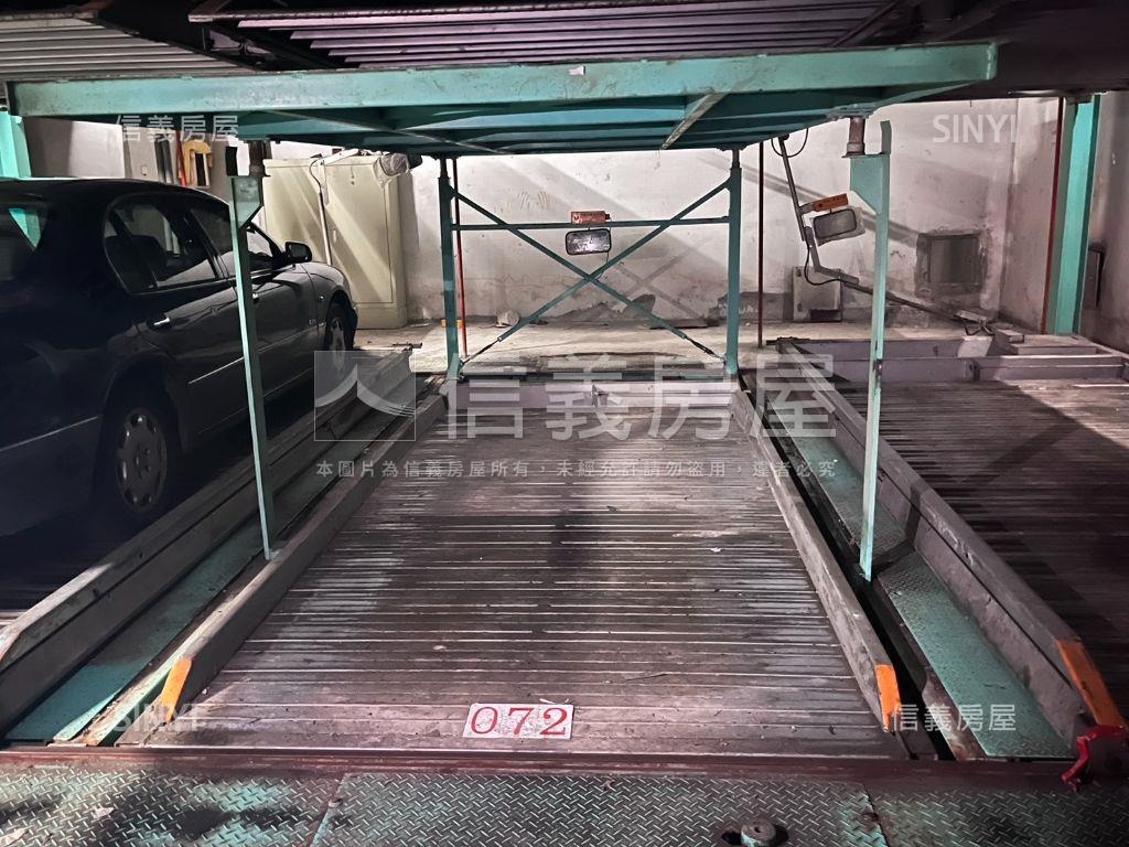 荷堤車位７２號房屋室內格局與周邊環境