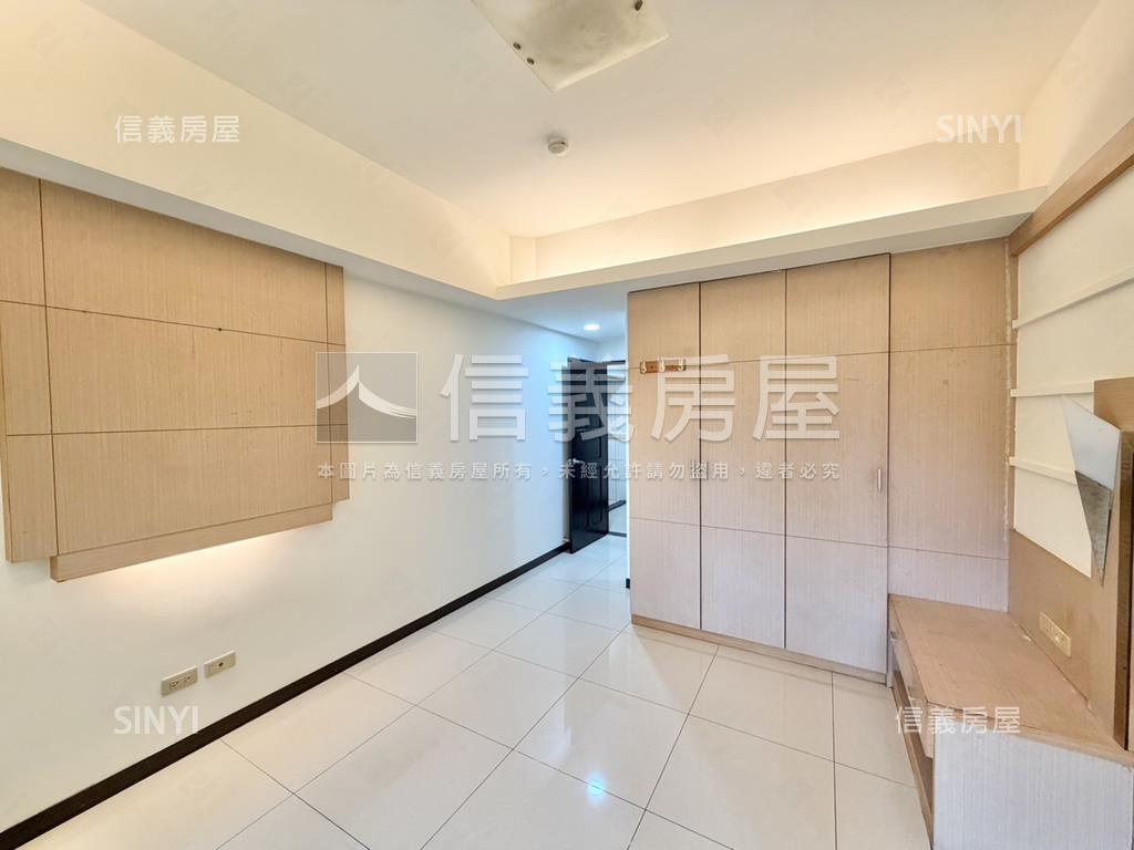 仁愛龍門一層一戶稀有三房房屋室內格局與周邊環境