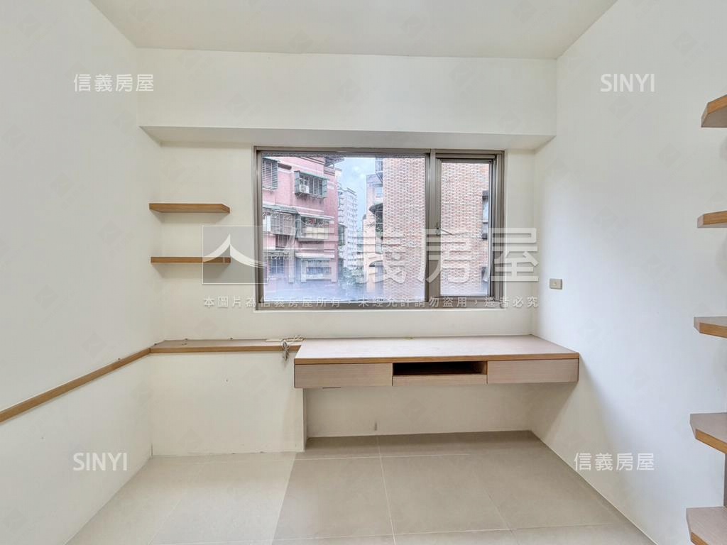 仁愛龍門一層一戶稀有三房房屋室內格局與周邊環境