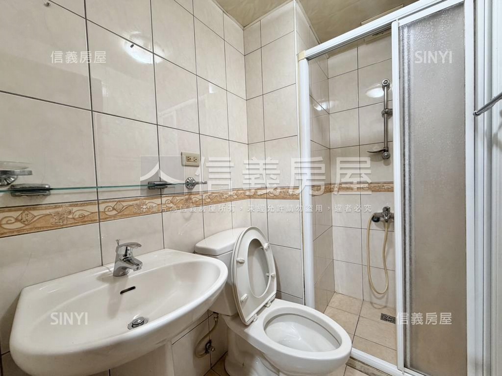 仁愛龍門一層一戶稀有三房房屋室內格局與周邊環境