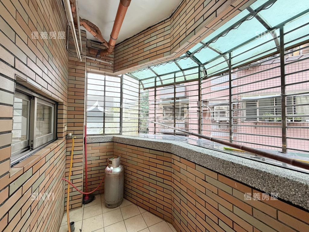 仁愛龍門一層一戶稀有三房房屋室內格局與周邊環境