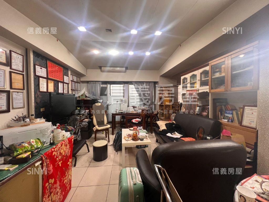 美的皇家大四房房屋室內格局與周邊環境