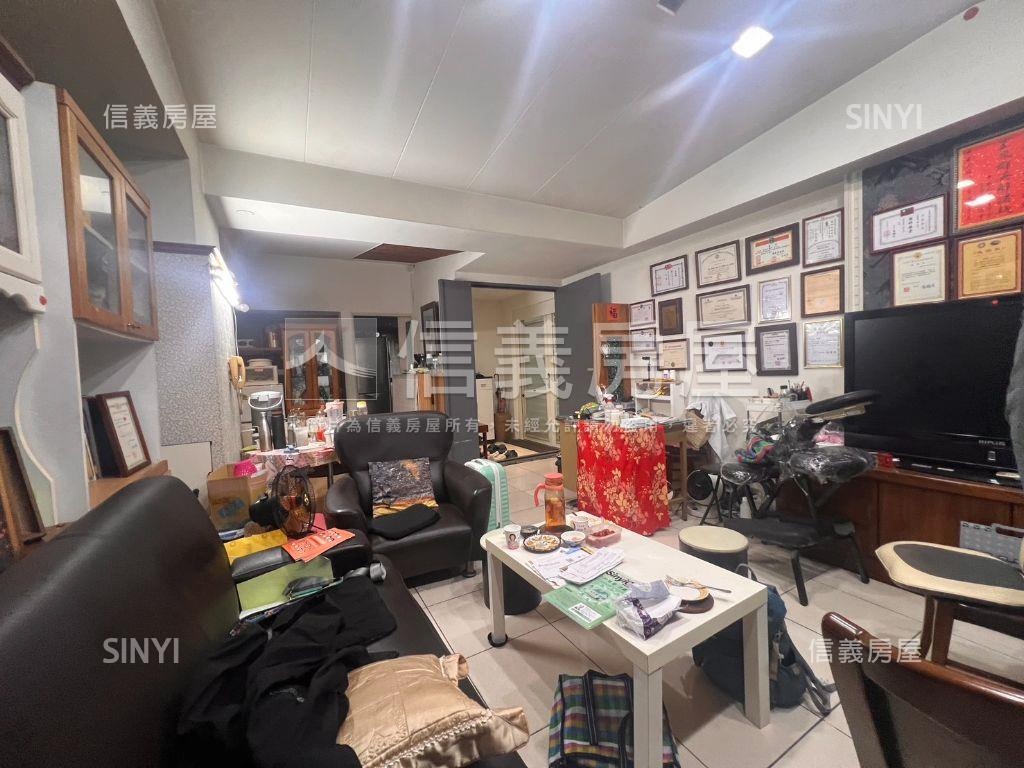 美的皇家大四房房屋室內格局與周邊環境