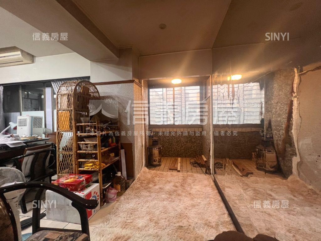 美的皇家大四房房屋室內格局與周邊環境