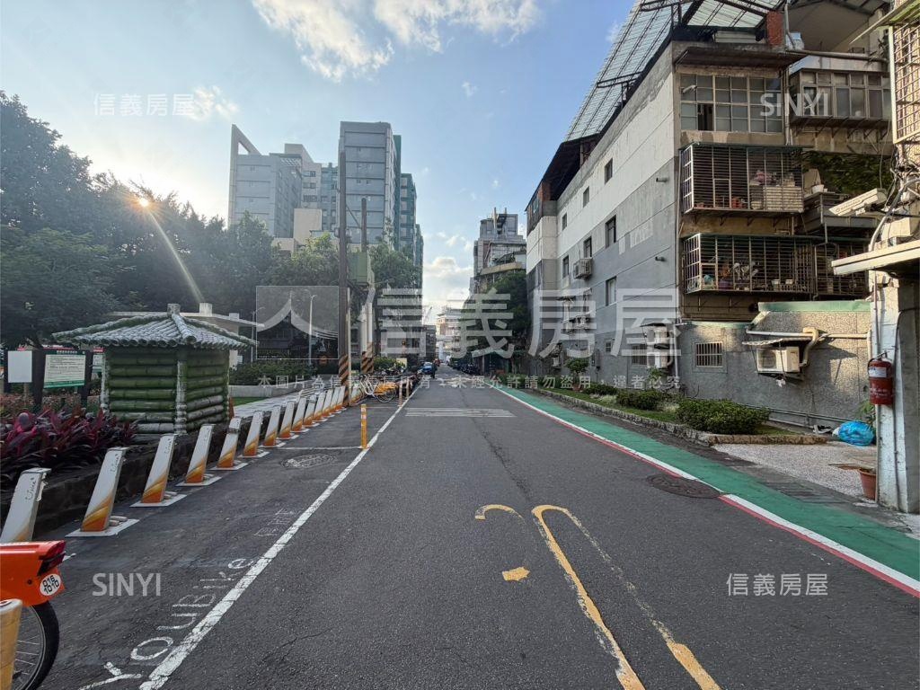 信義區稀有雙併店面房屋室內格局與周邊環境