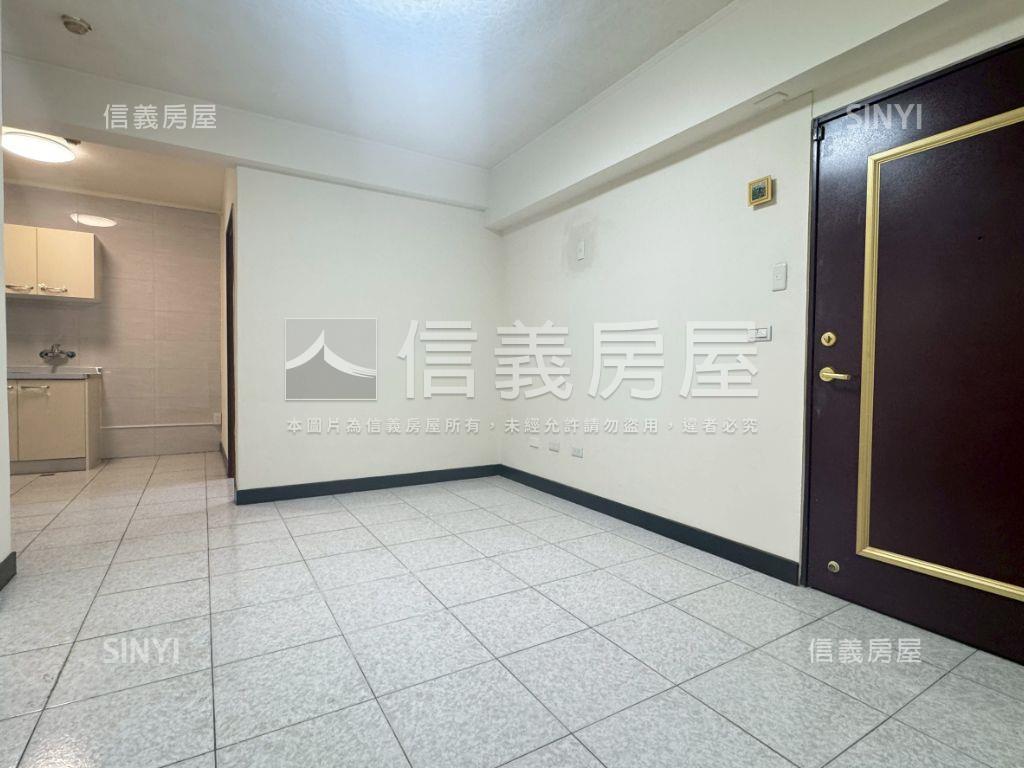 東區次頂樓舒適美兩房房屋室內格局與周邊環境