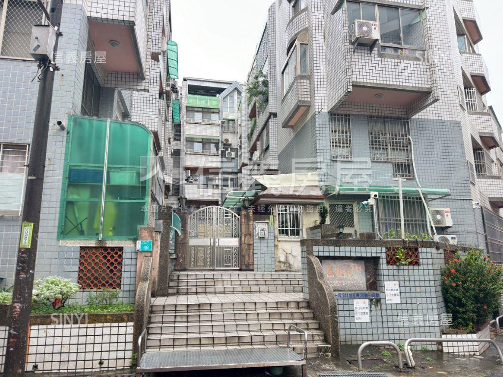 東區次頂樓舒適美兩房房屋室內格局與周邊環境