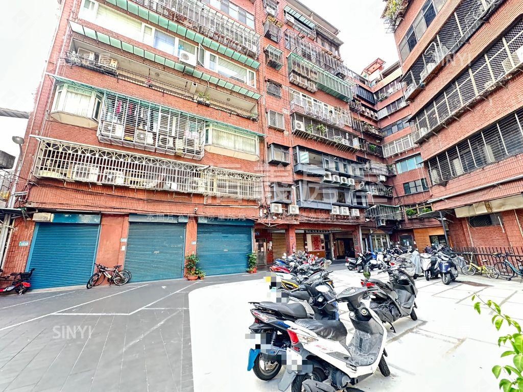 板橋中山路優質店面房屋室內格局與周邊環境