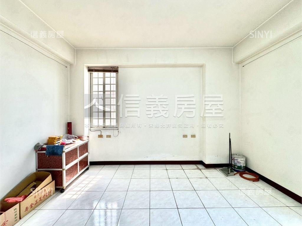 正德芳南路震後大面寬透店房屋室內格局與周邊環境