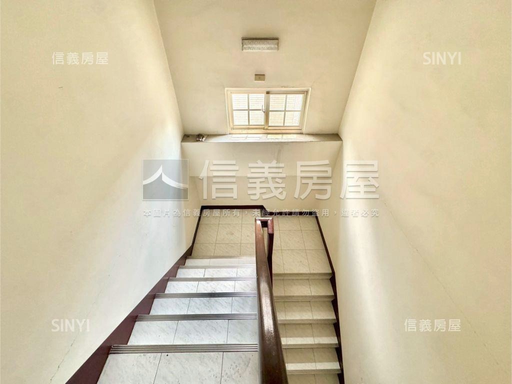 正德芳南路震後大面寬透店房屋室內格局與周邊環境
