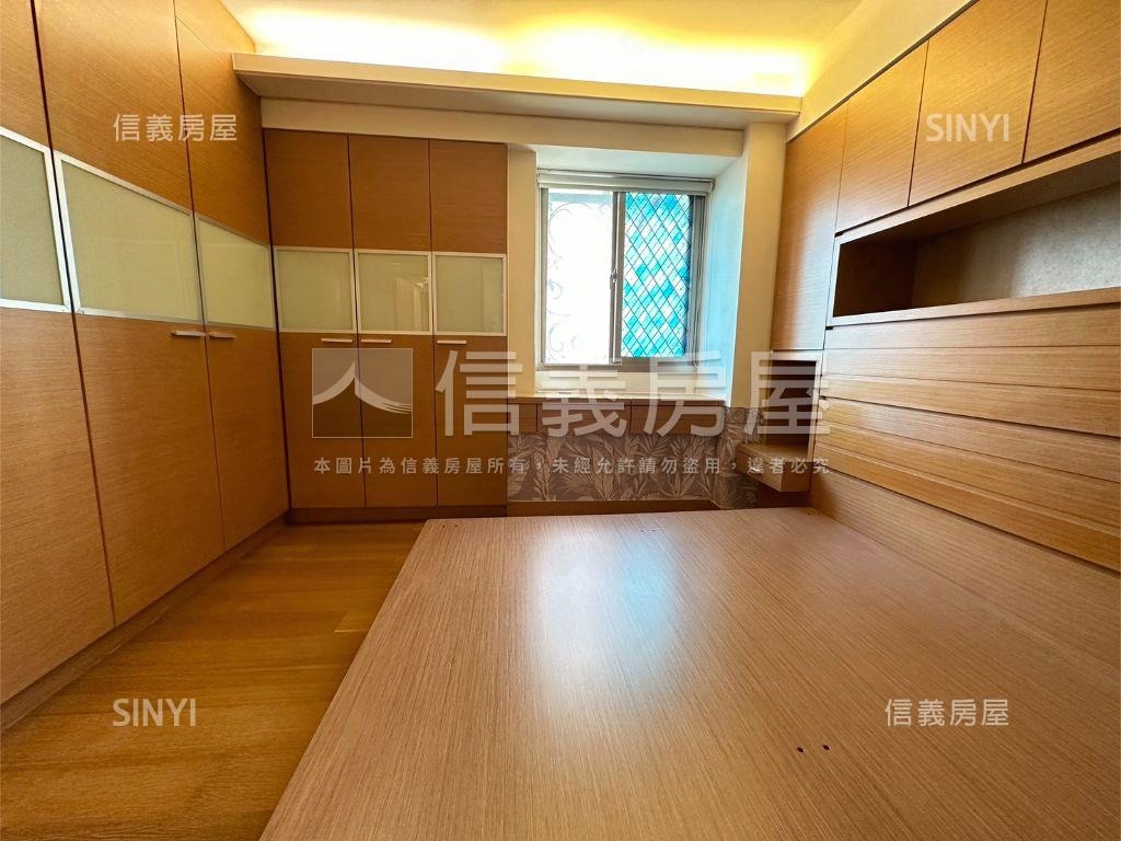 小巨蛋捷運美裝三房車位房屋室內格局與周邊環境