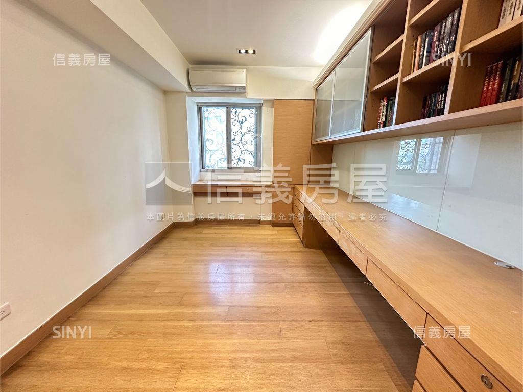 小巨蛋捷運美裝三房車位房屋室內格局與周邊環境