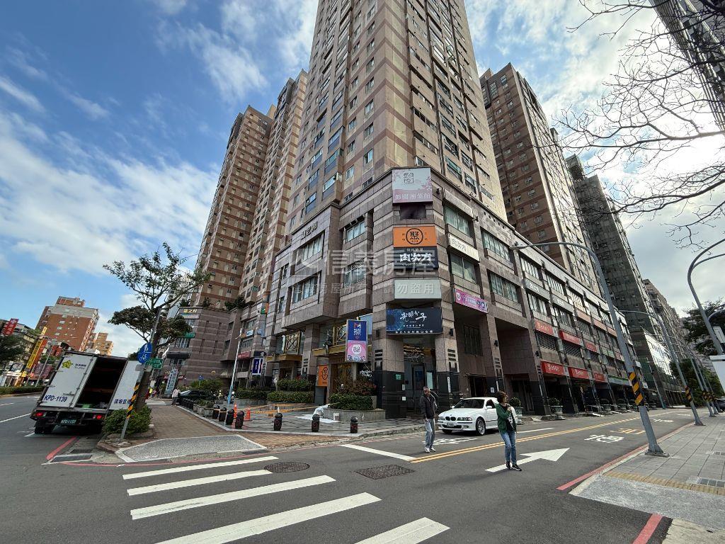 文化翡格邊間挑高捷運宅房屋室內格局與周邊環境