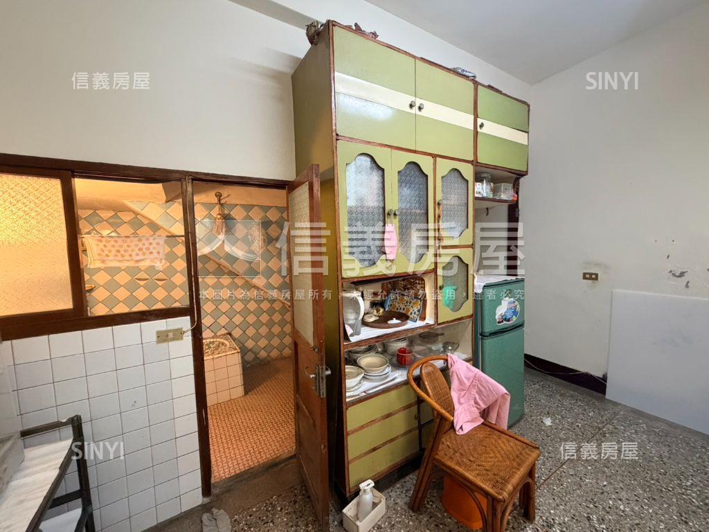 中正路前庭後院透天房屋室內格局與周邊環境