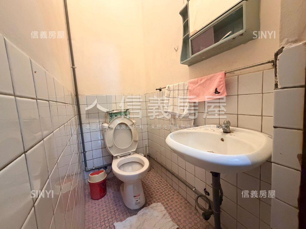 中正路前庭後院透天房屋室內格局與周邊環境