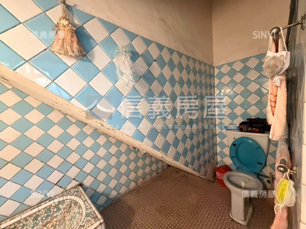 中正路前庭後院透天房屋室內格局與周邊環境
