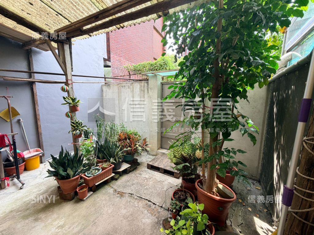 中正路前庭後院透天房屋室內格局與周邊環境