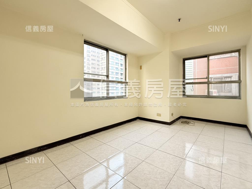 捷運宅！高樓邊間視野讚！房屋室內格局與周邊環境