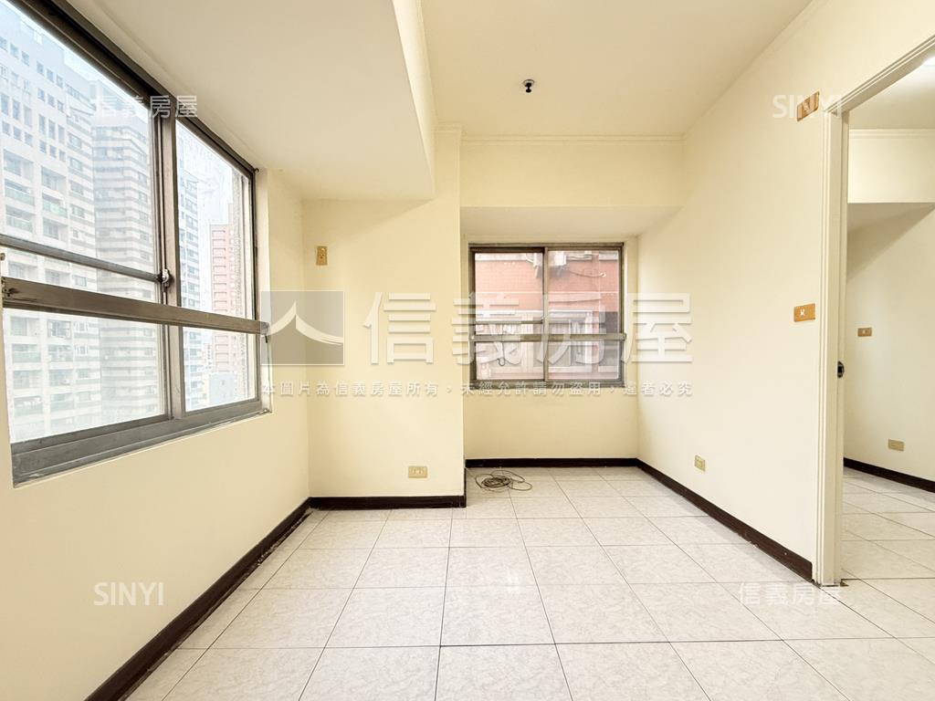 捷運宅！高樓邊間視野讚！房屋室內格局與周邊環境