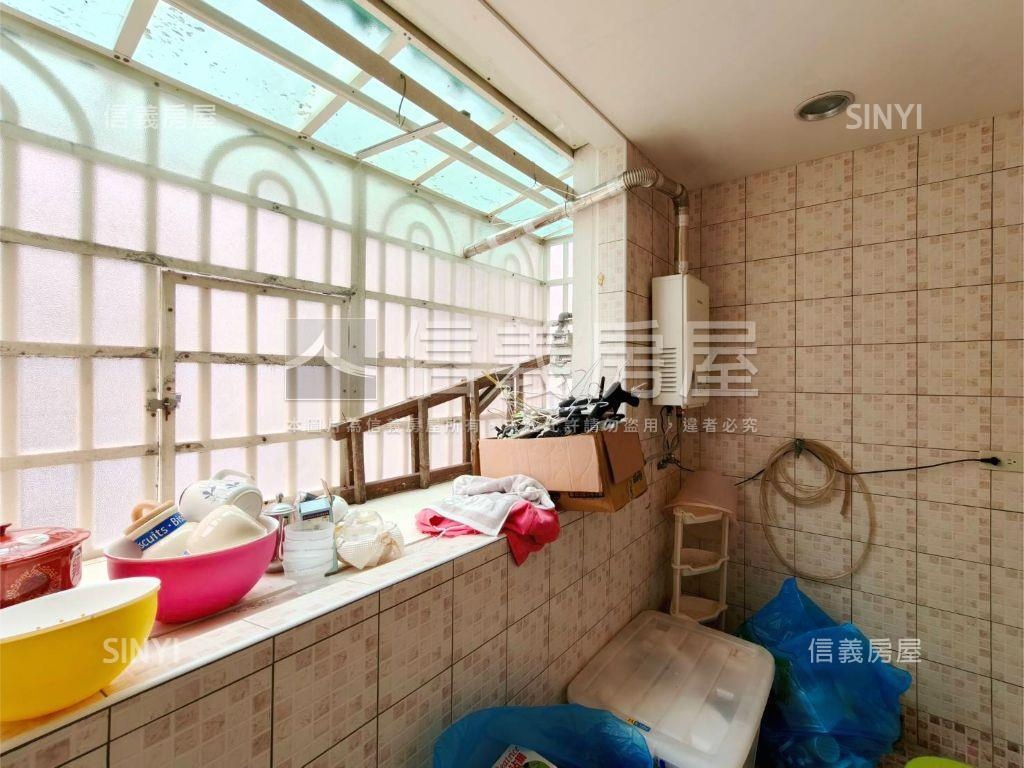 【ＶＲ】綠意景觀邊間三樓房屋室內格局與周邊環境