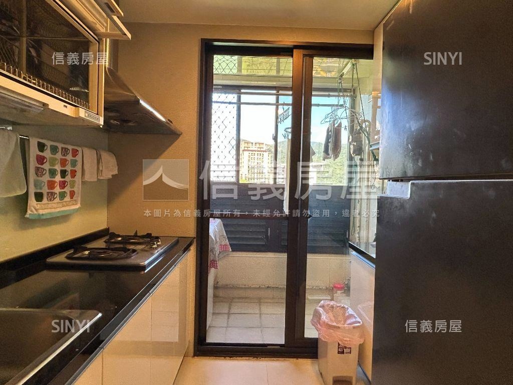 榮耀典藏景觀２房車位房屋室內格局與周邊環境