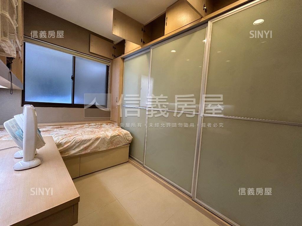 榮耀典藏景觀２房車位房屋室內格局與周邊環境