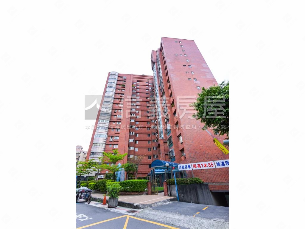 信義太陽磁場店面辦公房屋室內格局與周邊環境