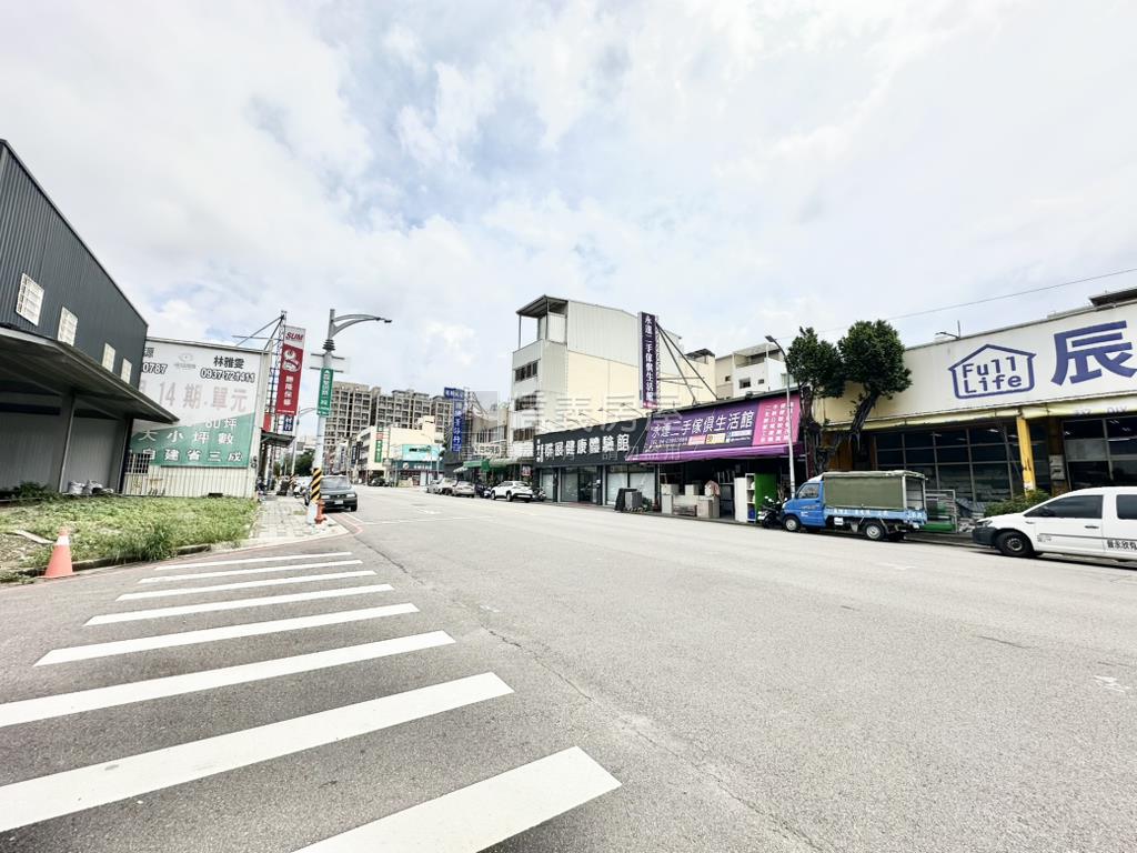 單元四約７米面寬土地房屋室內格局與周邊環境