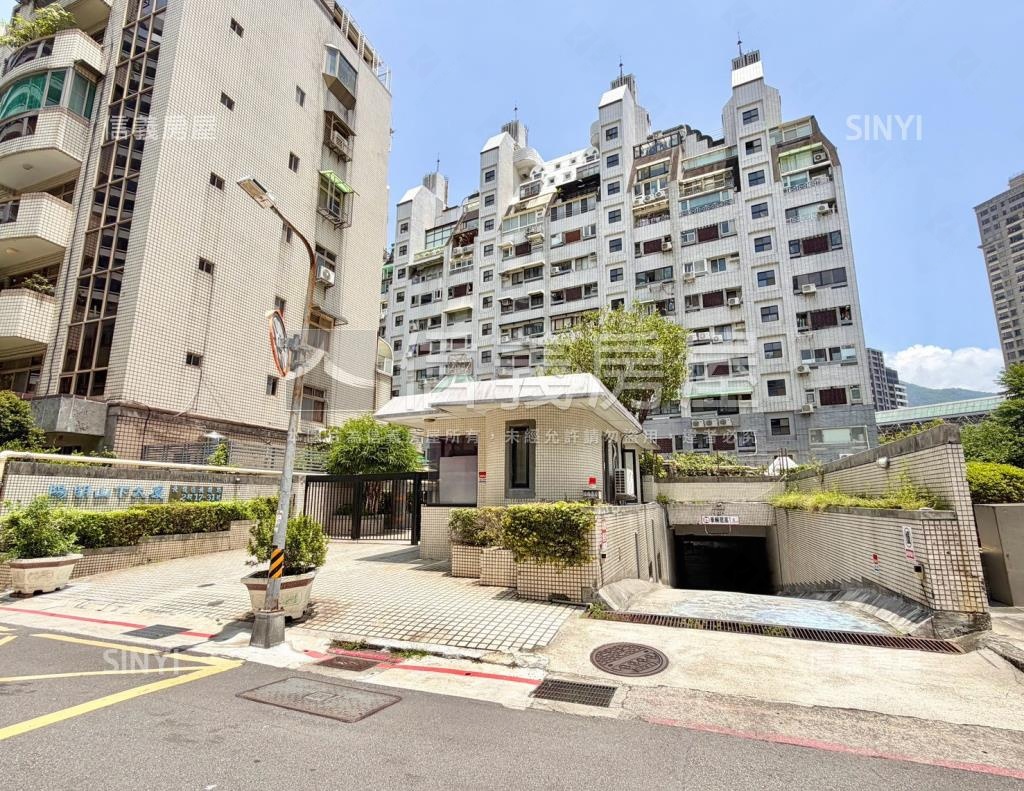 陽明山下大廈社區外觀及周邊環境