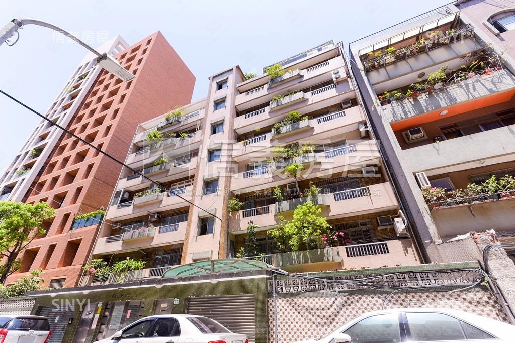 鴻居大廈社區外觀及周邊環境