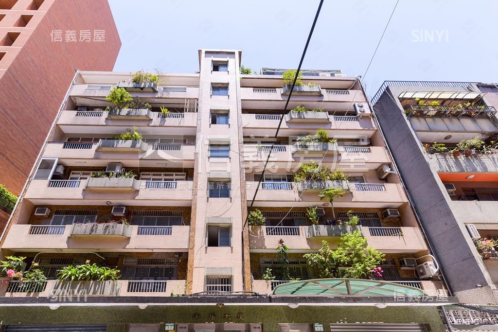 鴻居大廈社區外觀及周邊環境
