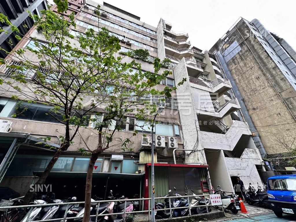 世詮大樓社區外觀及周邊環境